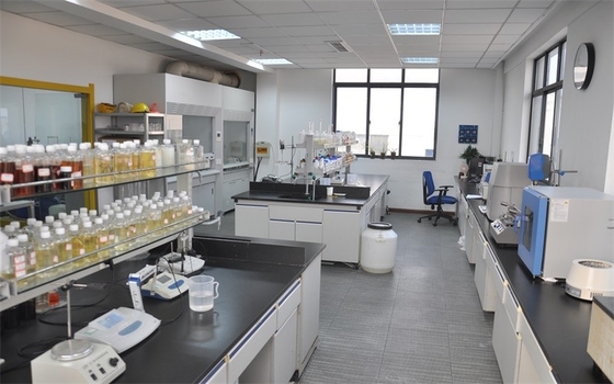 Hexahydrate ACH χλωριδίου αργιλίου CAS 1327-41-9 υφαντική βοηθητική αλατισμένη περιεκτικότητα σε πράκτορες